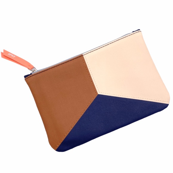 FREE w/$25 Order 𖦹 ✈︎ Ipsy Colorblock Zippered Makeup Bag ✈︎ Navy Beige ✈︎ - Picture 2 of 12